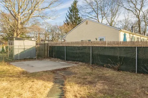 20 Hurstwood Road Shirley NY 11967