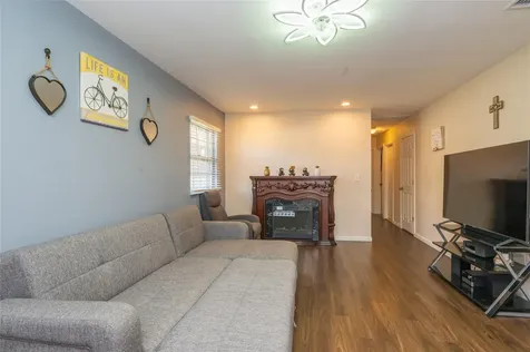 20 Hurstwood Road Shirley NY 11967