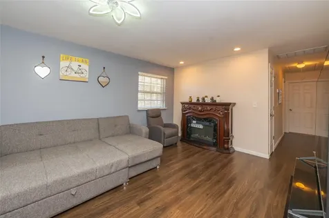 20 Hurstwood Road Shirley NY 11967