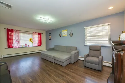 20 Hurstwood Road Shirley NY 11967