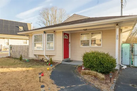 20 Hurstwood Road Shirley NY 11967