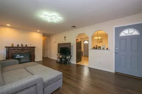 20 Hurstwood Road Shirley NY 11967