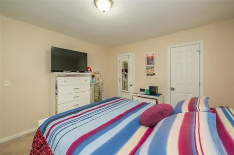 20 Hurstwood Road Shirley NY 11967