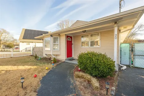 20 Hurstwood Road Shirley NY 11967