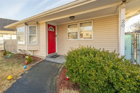 20 Hurstwood Road Shirley NY 11967