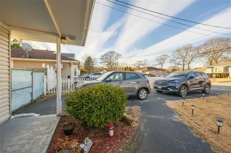 20 Hurstwood Road Shirley NY 11967
