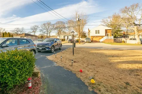 20 Hurstwood Road Shirley NY 11967