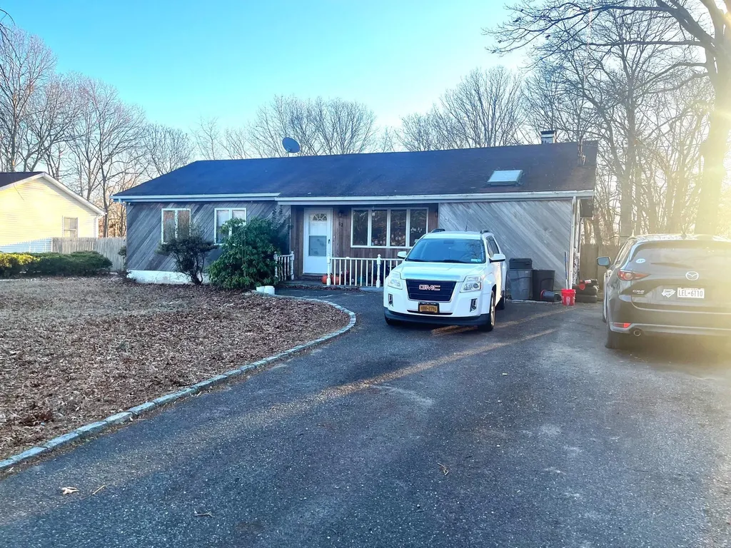 12 Beacon Street Brookhaven NY 11967