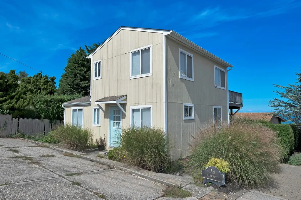 11 Oakhurst Road Hampton Bays NY 11946