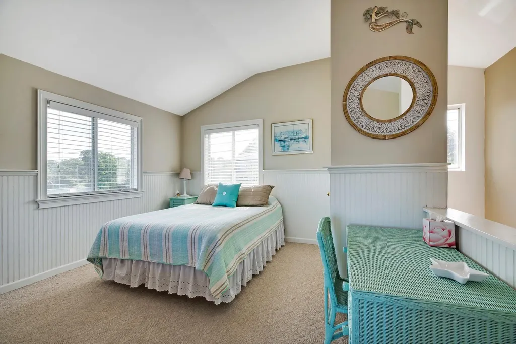 11 Oakhurst Road Hampton Bays NY 11946