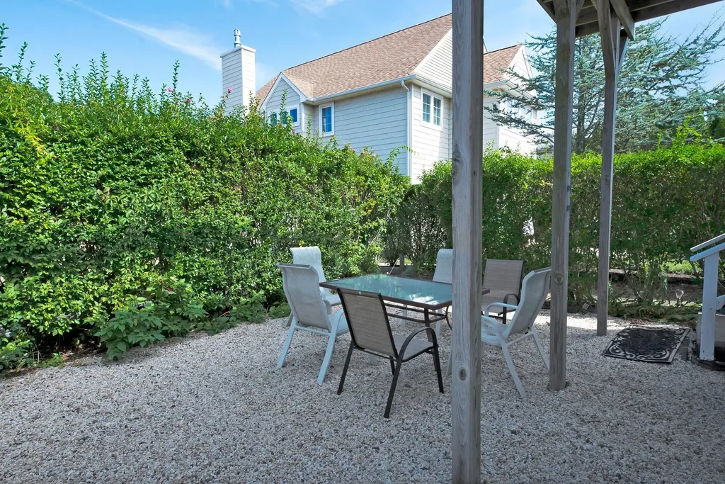 11 Oakhurst Road Hampton Bays NY 11946