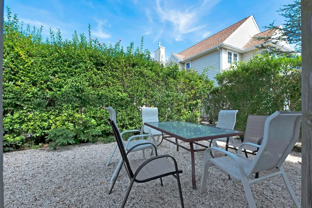 11 Oakhurst Road Hampton Bays NY 11946