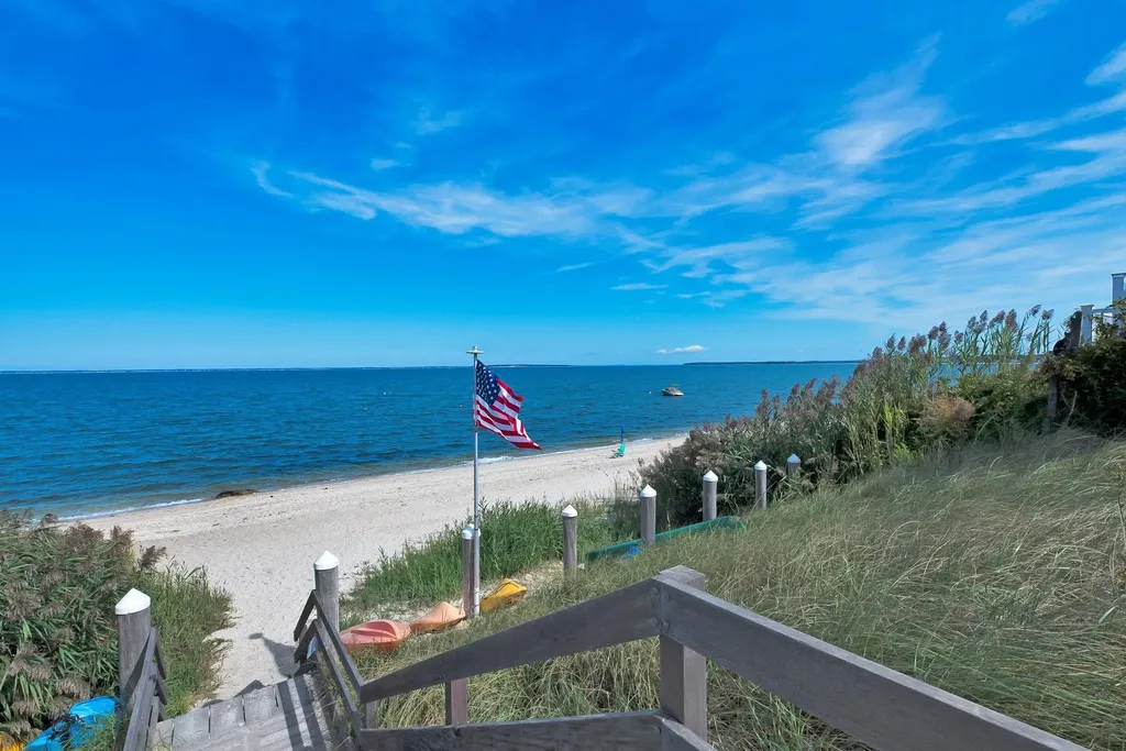 11 Oakhurst Road Hampton Bays NY 11946