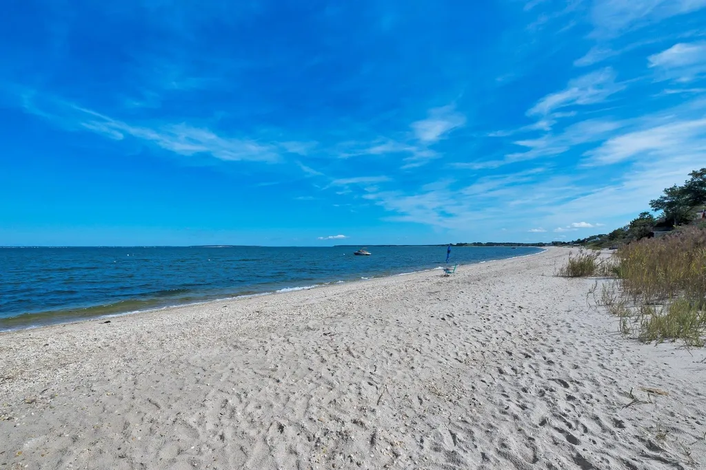 11 Oakhurst Road Hampton Bays NY 11946