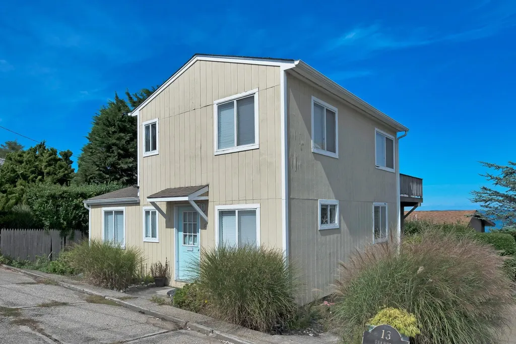 11 Oakhurst Road Hampton Bays NY 11946