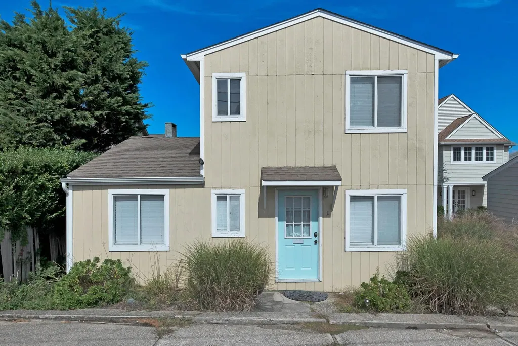 11 Oakhurst Road Hampton Bays NY 11946