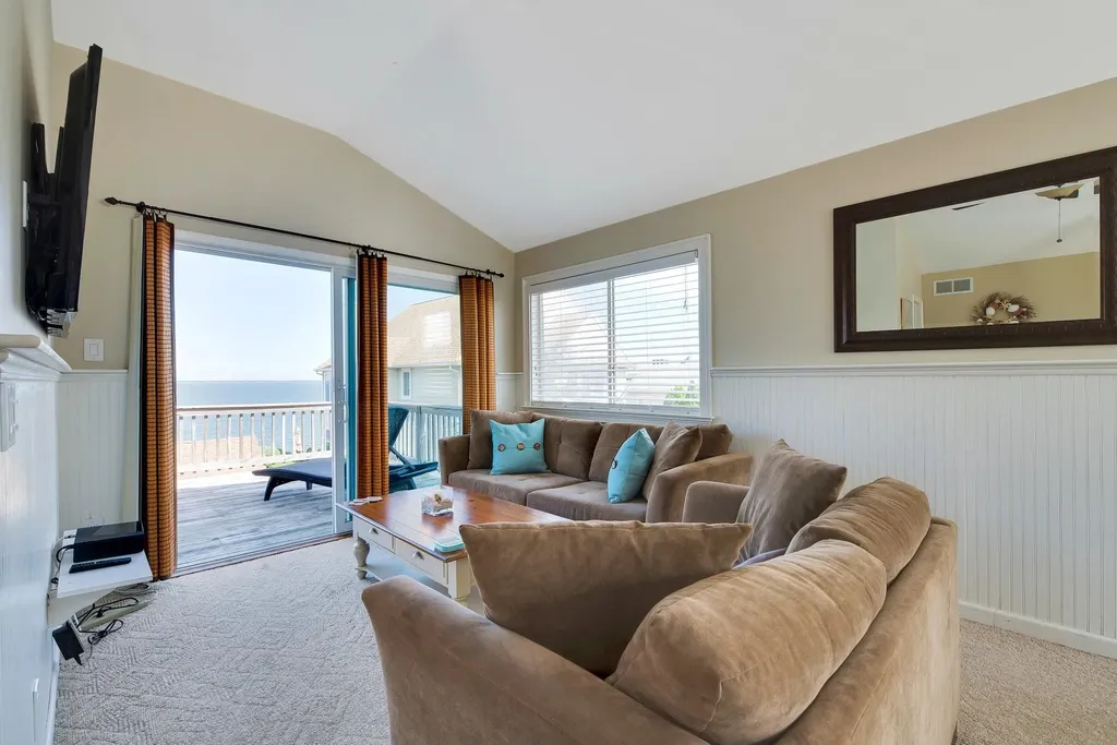 11 Oakhurst Road Hampton Bays NY 11946
