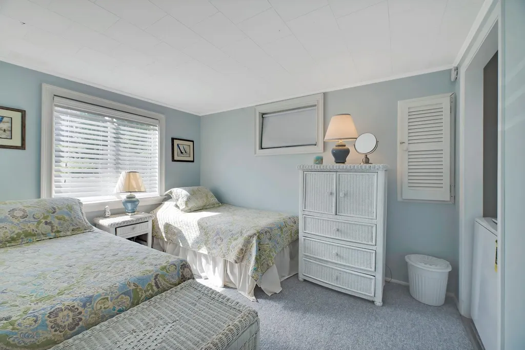 11 Oakhurst Road Hampton Bays NY 11946
