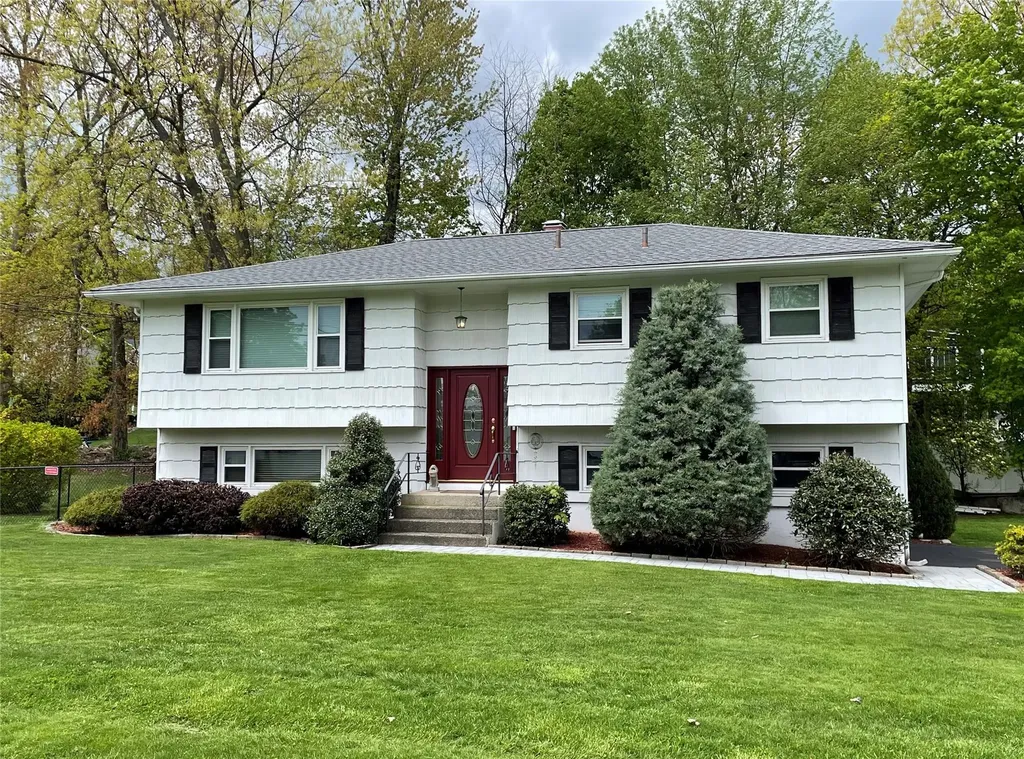 19 Lilburn Drive Stony Point NY 10980