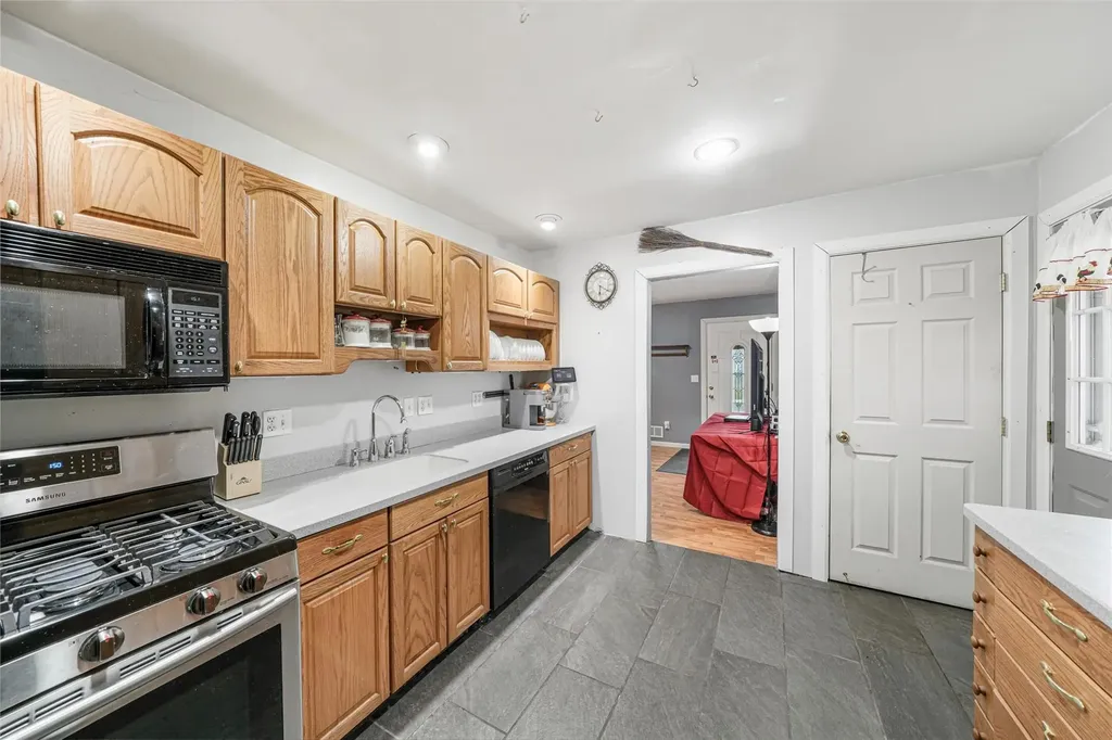 8 Ellison Drive New Windsor NY 12553