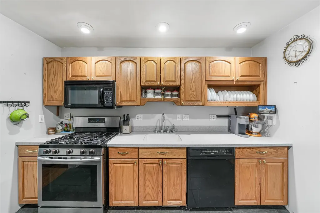 8 Ellison Drive New Windsor NY 12553