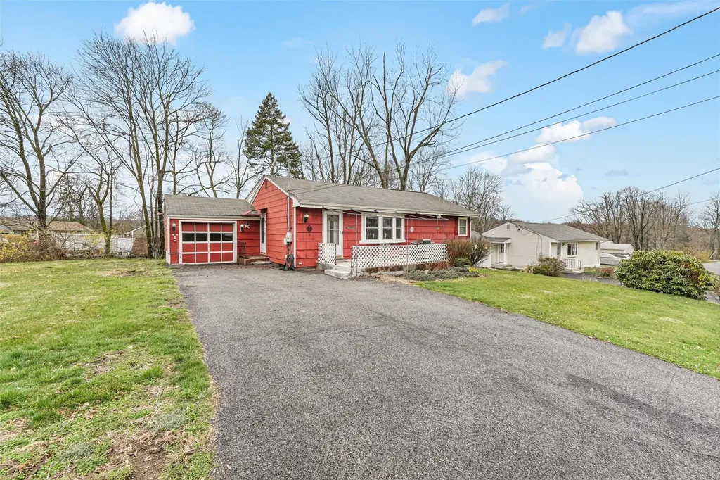 8 Ellison Drive New Windsor NY 12553
