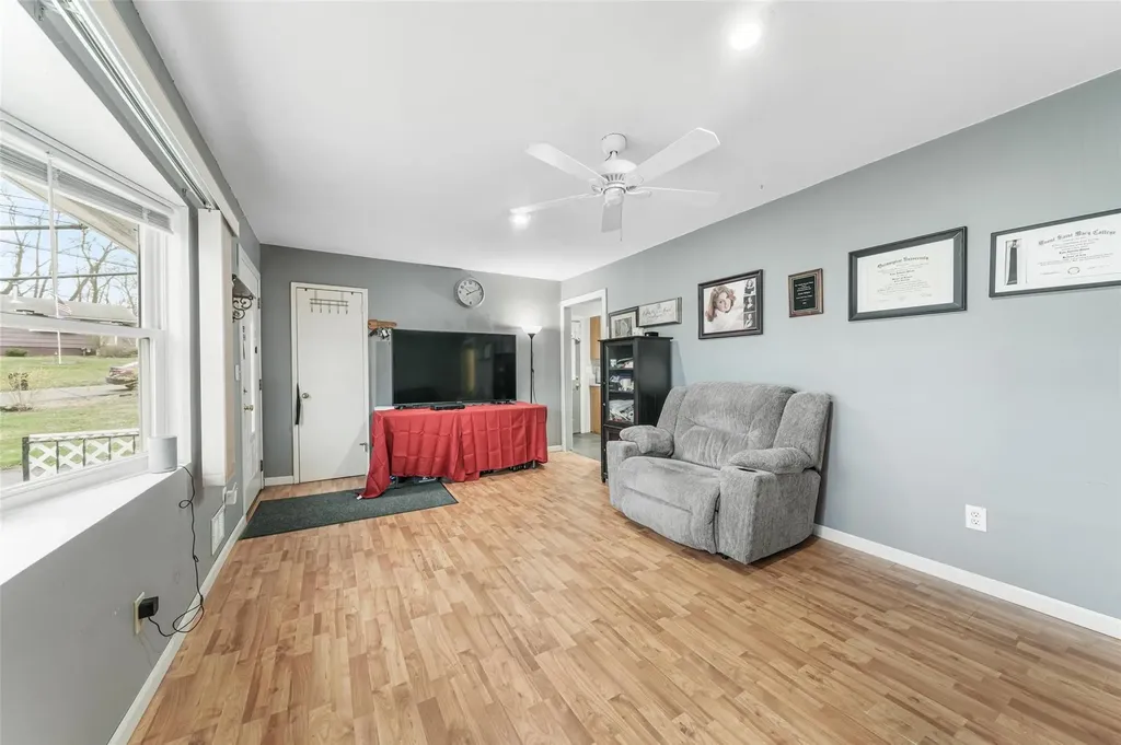 8 Ellison Drive New Windsor NY 12553