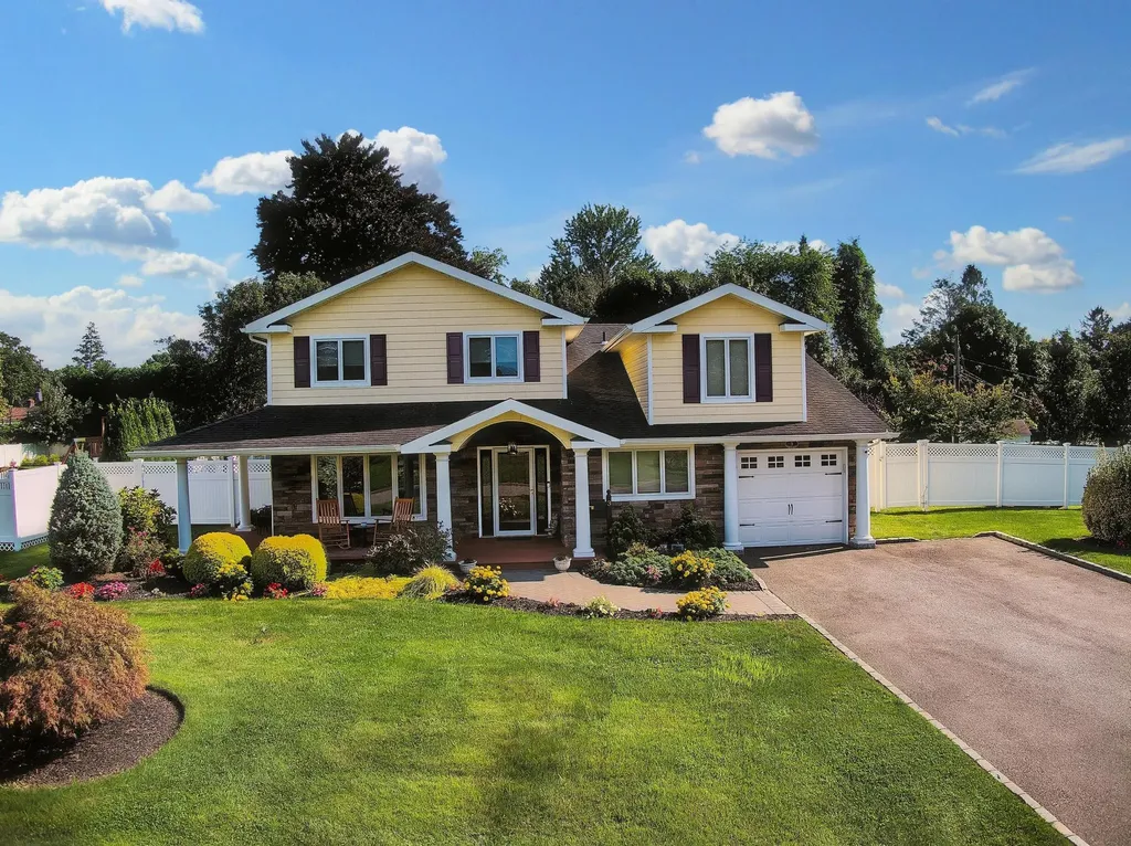 3 Candy Lane Commack NY 11725