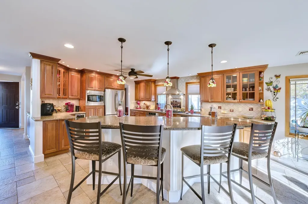 3 Candy Lane Commack NY 11725