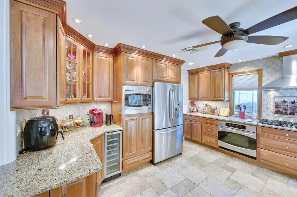 3 Candy Lane Commack NY 11725