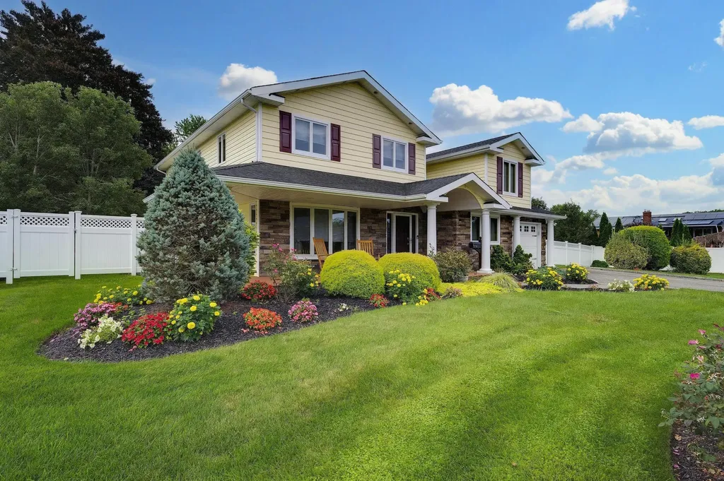 3 Candy Lane Commack NY 11725