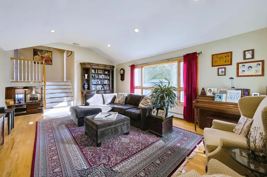3 Candy Lane Commack NY 11725