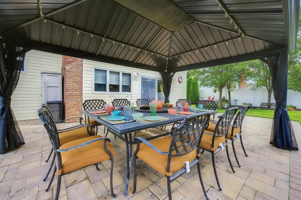 3 Candy Lane Commack NY 11725