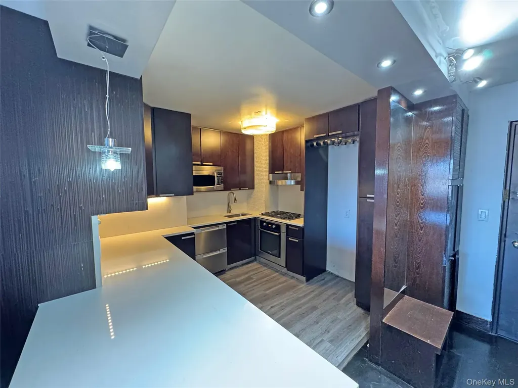 5700 Arlington Bronx NY 10471