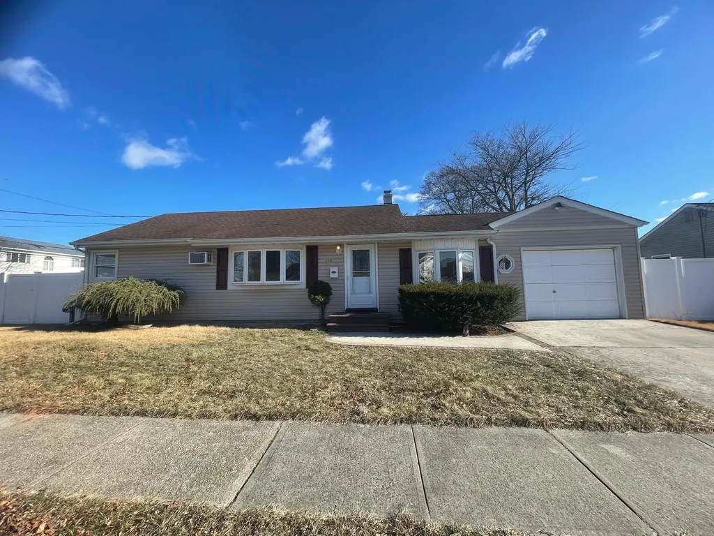 198 N 2nd Street Bethpage NY 11714