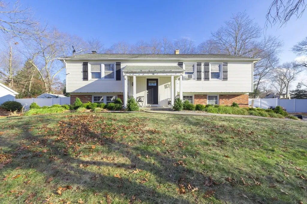 41 Wedgewood Drive Coram NY 11727