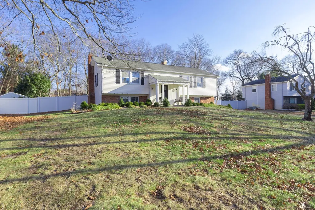 41 Wedgewood Drive Coram NY 11727