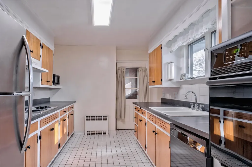 19 Hewitt Drive Northport NY 11768