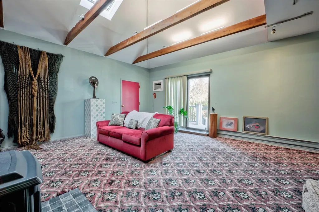 19 Hewitt Drive Northport NY 11768