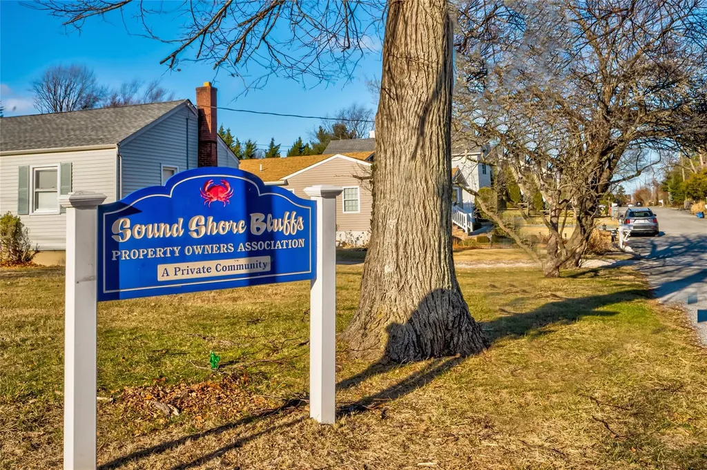 19 Hewitt Drive Northport NY 11768