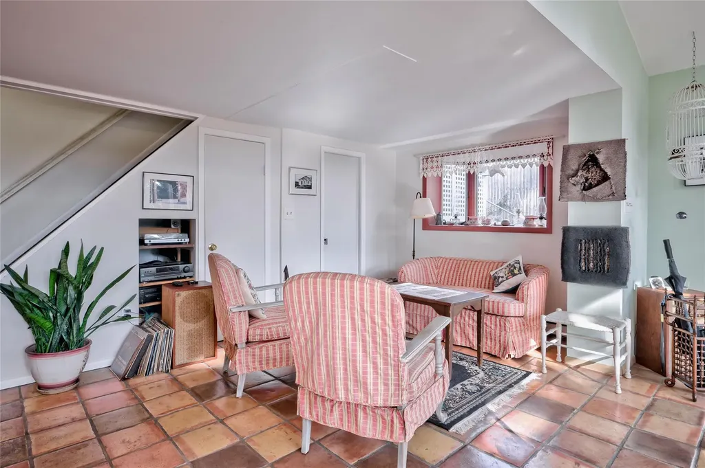 19 Hewitt Drive Northport NY 11768