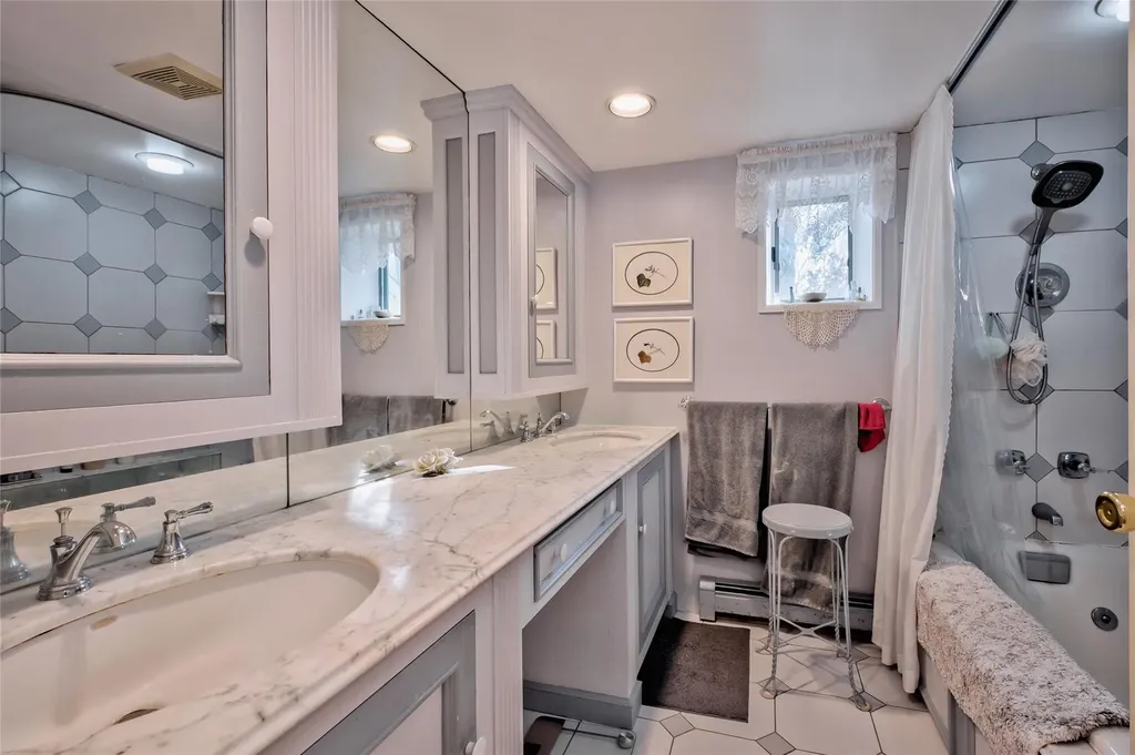 19 Hewitt Drive Northport NY 11768
