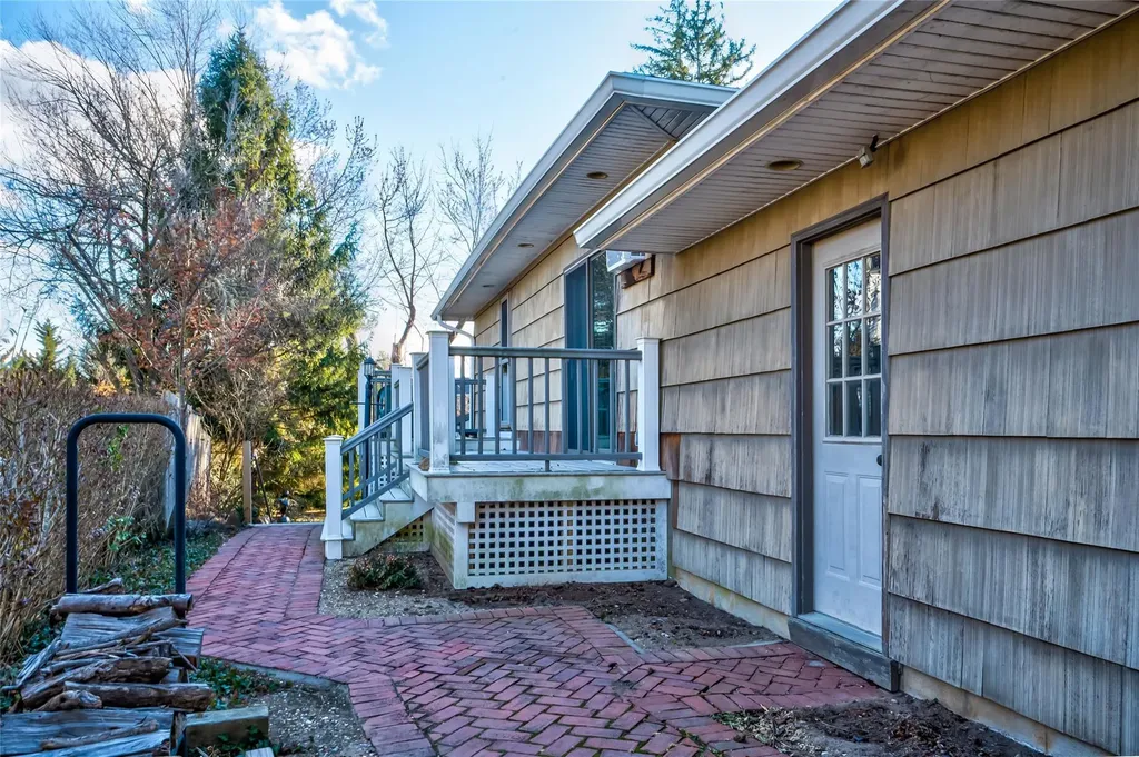 19 Hewitt Drive Northport NY 11768