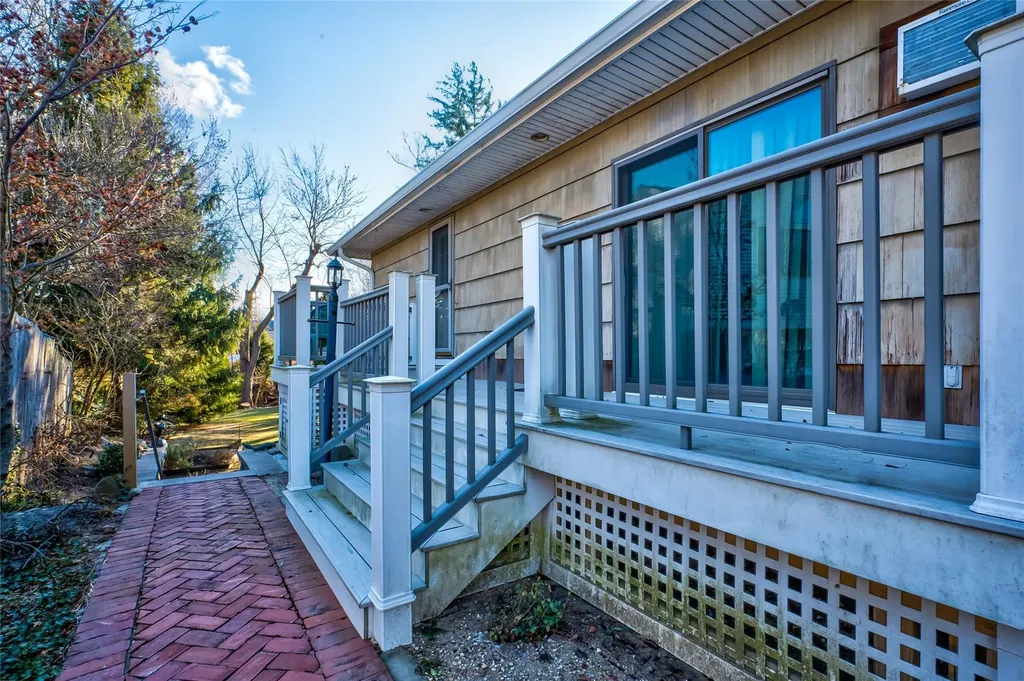 19 Hewitt Drive Northport NY 11768