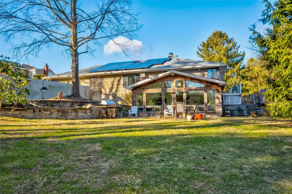 19 Hewitt Drive Northport NY 11768