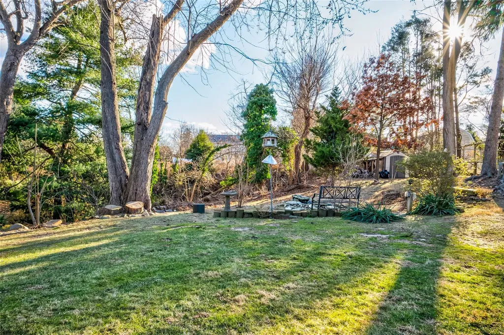 19 Hewitt Drive Northport NY 11768