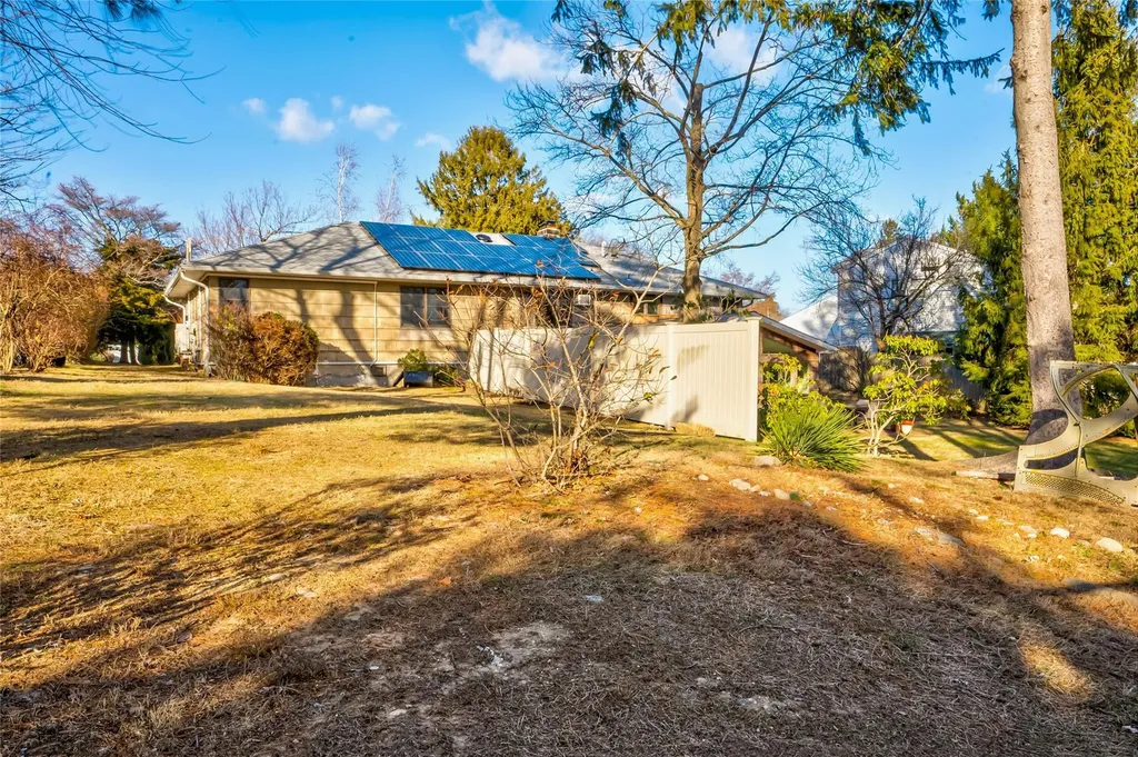 19 Hewitt Drive Northport NY 11768