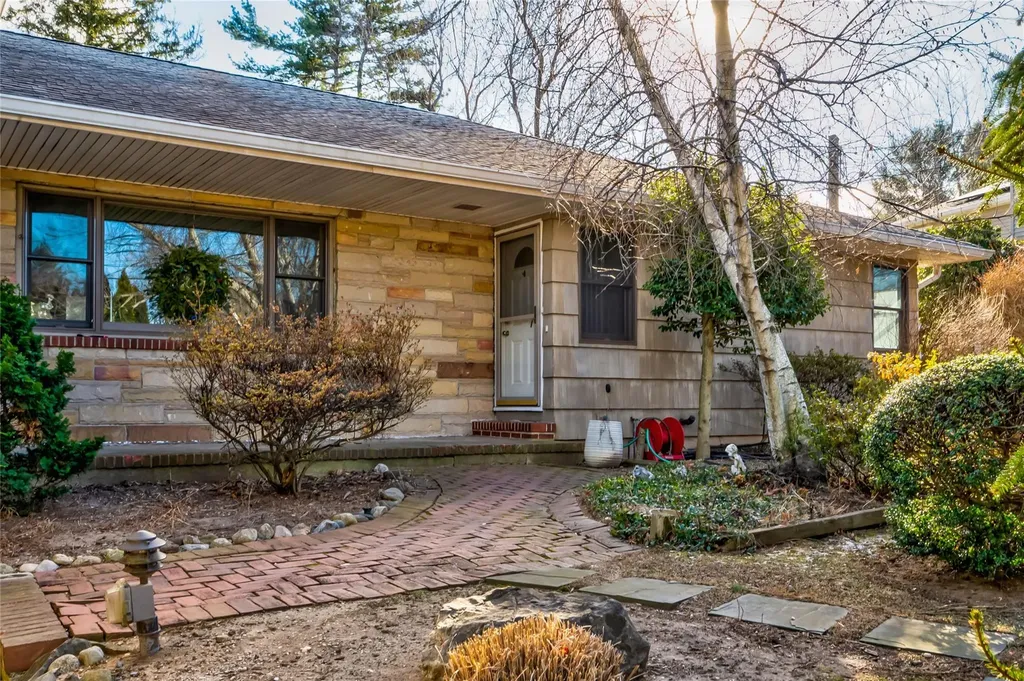 19 Hewitt Drive Northport NY 11768