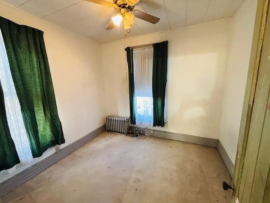 21 Dean Place Poughkeepsie NY 12601