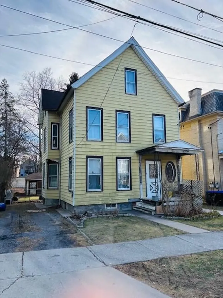 21 Dean Place Poughkeepsie NY 12601